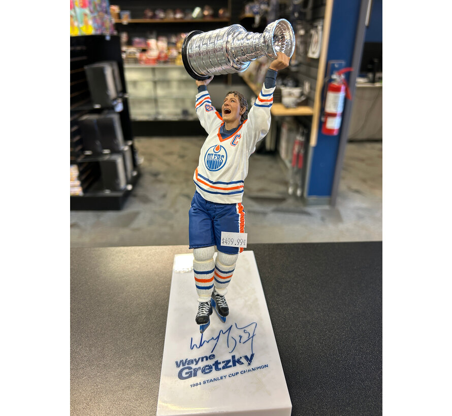 MCFARLANES WAYNE GRETZKY 1984 STANLEY CUP WINNER SIGNED FIGURE
