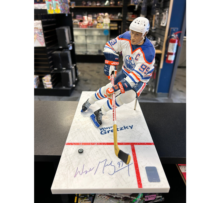 MCFARLANES WAYNE GRETZKY JUMBO AUTOGRAPHED FIGURE WGA COA