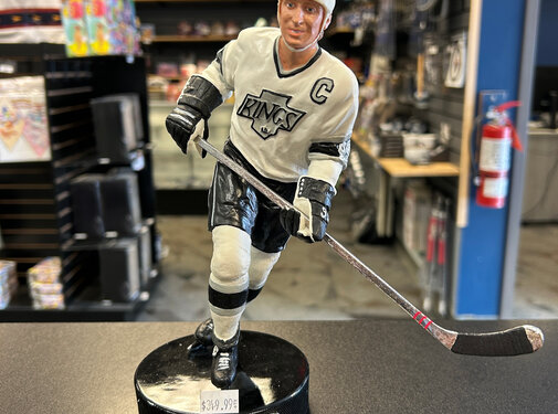 GARTLAN 1989 GARTLAN WAYNE GRETZKY "THE GREAT ONE" AUTOGRAPHED FIGURINE WHITE JERSEY ARTISTS PROOF