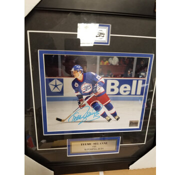 PREMIUM AUTOGRAPHS FRAMED TEEMU SELANNE WINNIPEG JETS SIGNED 8X10 SKATING