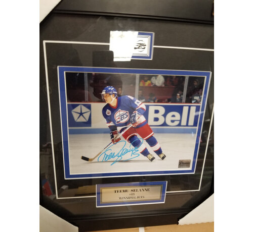 PREMIUM AUTOGRAPHS FRAMED TEEMU SELANNE WINNIPEG JETS SIGNED 8X10 SKATING