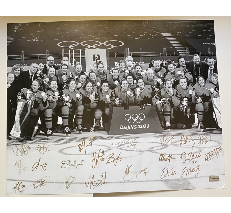 Framed 2022 Women's Team Canada Team Signed/Autographed 16x20 Photo Hockey