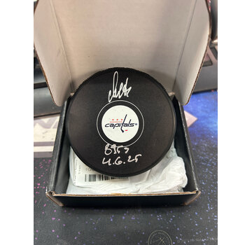 FANATICS ALEX OVECHKIN SIGNED FANATICS PUCK INSCRIBED 895 GOALS 4.6.25 GOAL RECORD