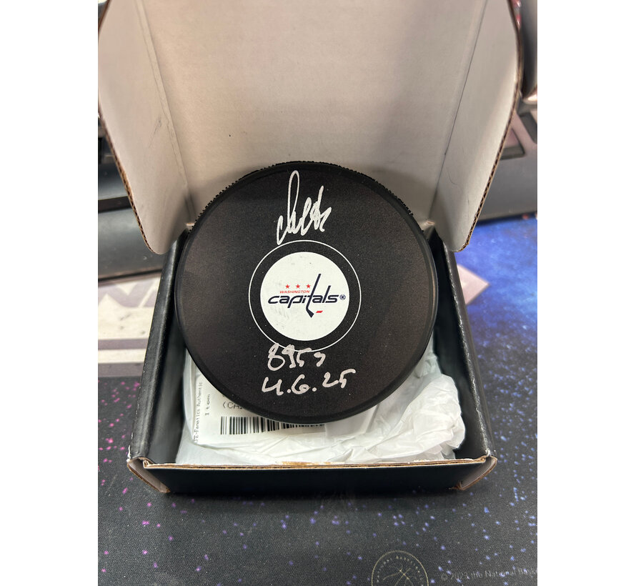 ALEX OVECHKIN SIGNED FANATICS PUCK INSCRIBED 895 GOALS 4.6.25 GOAL RECORD