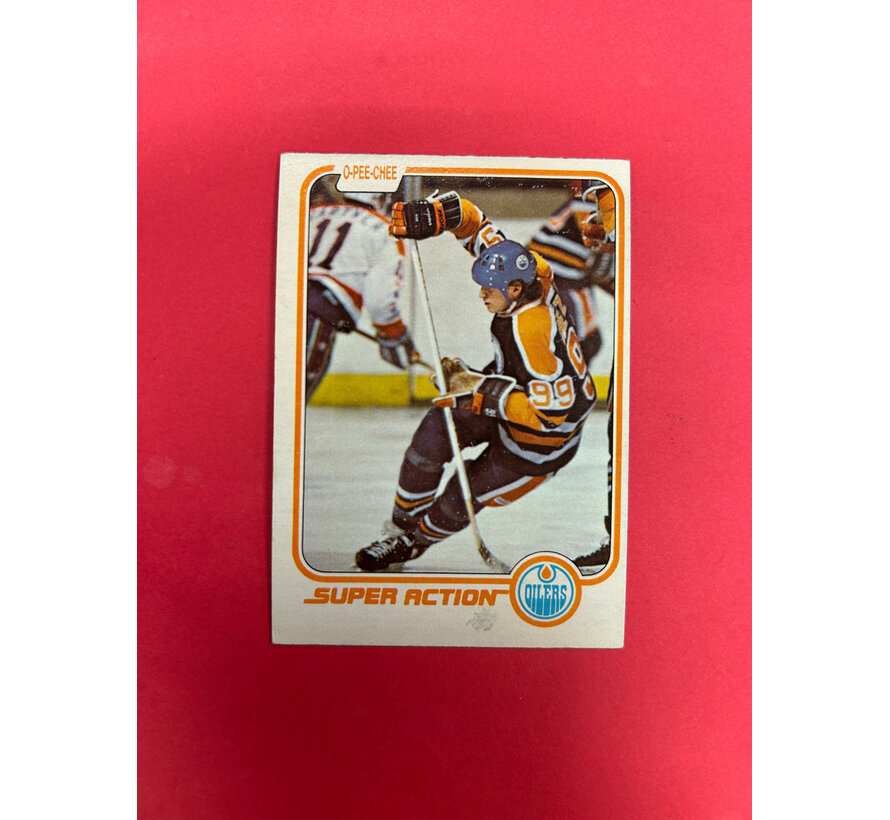 1981-82 O-PEE-CHEE WAYNE GRETZKY IN ACTION