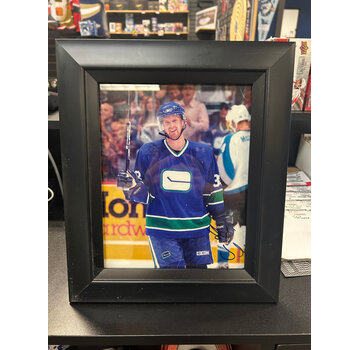 HENRIK SEDIN AUTOGRAPHED 8X10 WITH COA AND FRAME