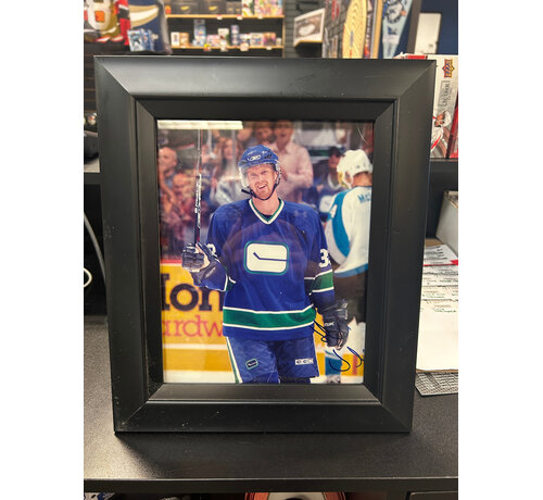 HENRIK SEDIN AUTOGRAPHED 8X10 WITH COA AND FRAME