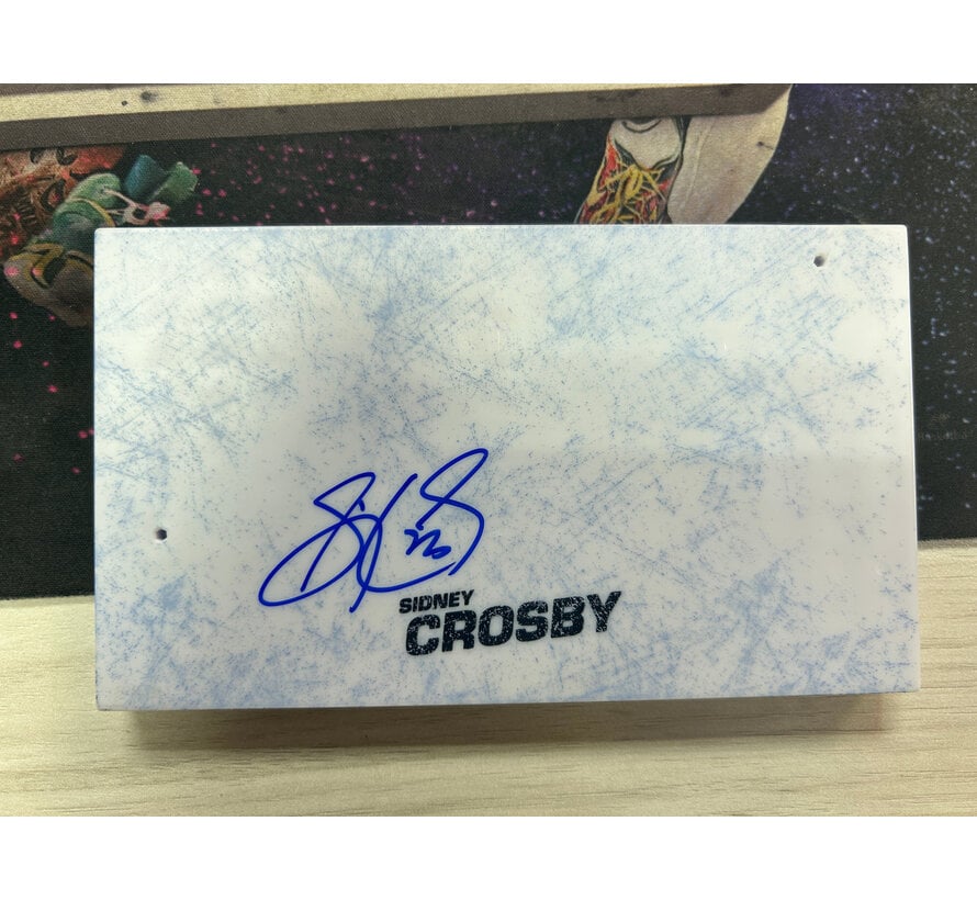 SIDNEY CROSBY MCFARLANE WITH AUTOGRAPHED BASE NO COA