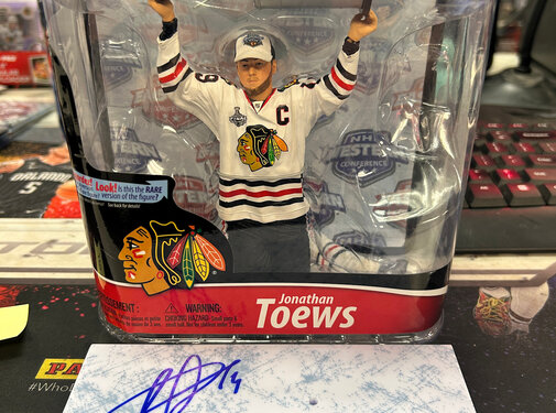 MCFARLANE JONATHAN TOEWS STANLEY CUP MCFARLANE WITH AUTOGRAPHED BASE NO COA