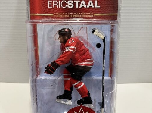 MCFARLANE ERIC STAAL TEAM CANADA MCFARLANE RED JERSEY VARIANT