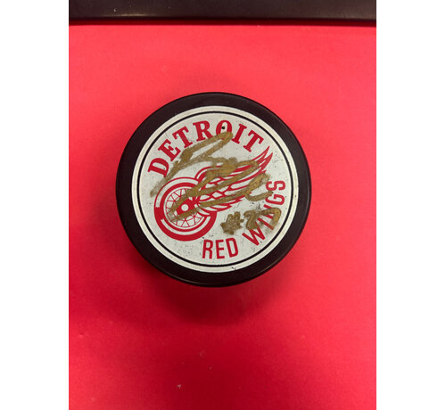 REGGIE LEACH RED WINGS AUTOGRAPHED PUCK