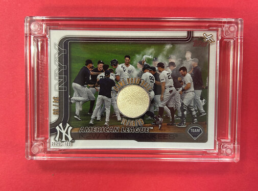 TOPPS 2026 JERSEY FUSION NEW YORK YANKEES GAME USED BALL /39