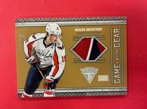 PANINI 2011-12 PANINI TITANIUM NICKLAS BACKSTROM GAME WORN GEAR PATCH /25