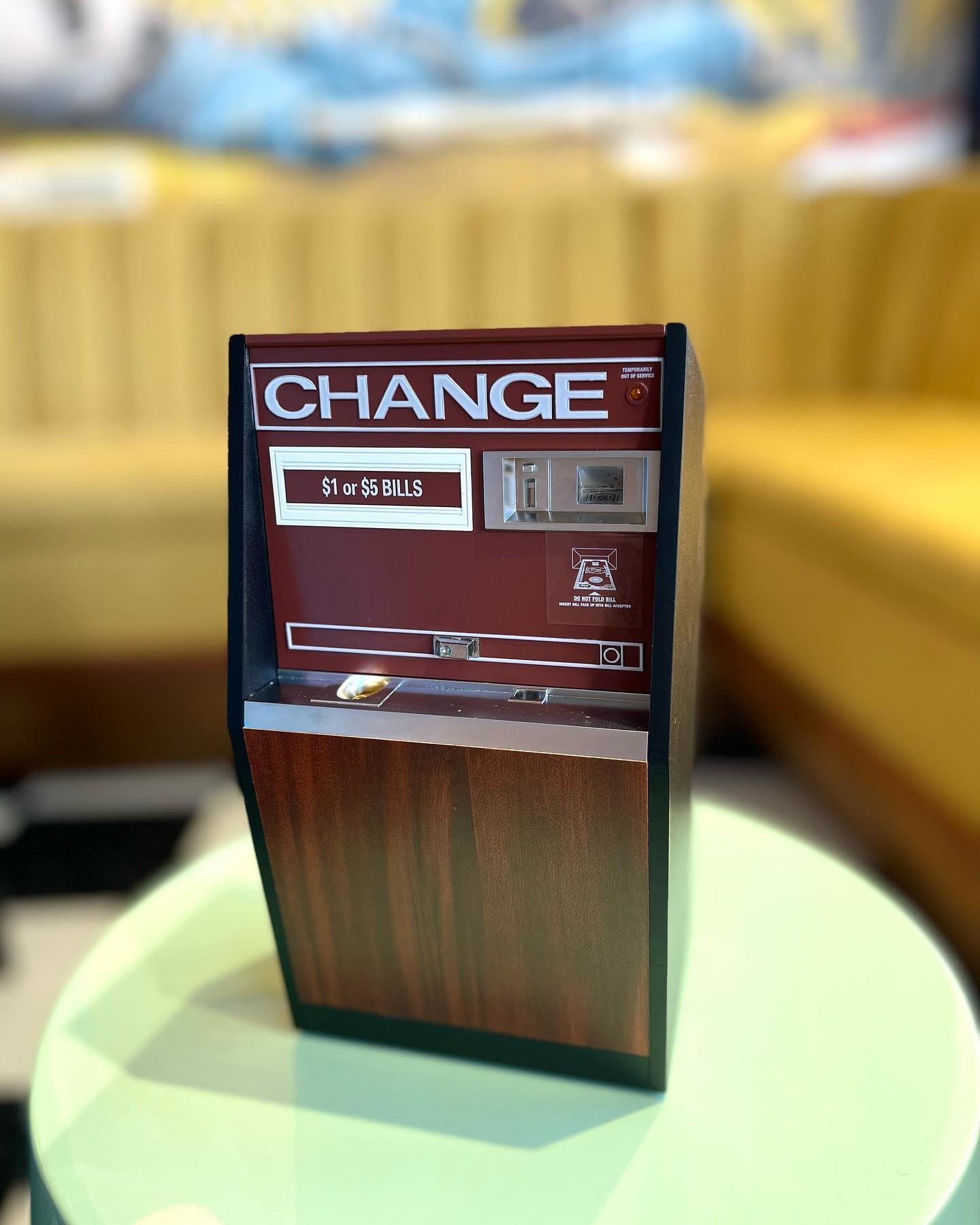 New Wave Toys USB Charging Machine - Coin Change Machine Replica - Wood Grain