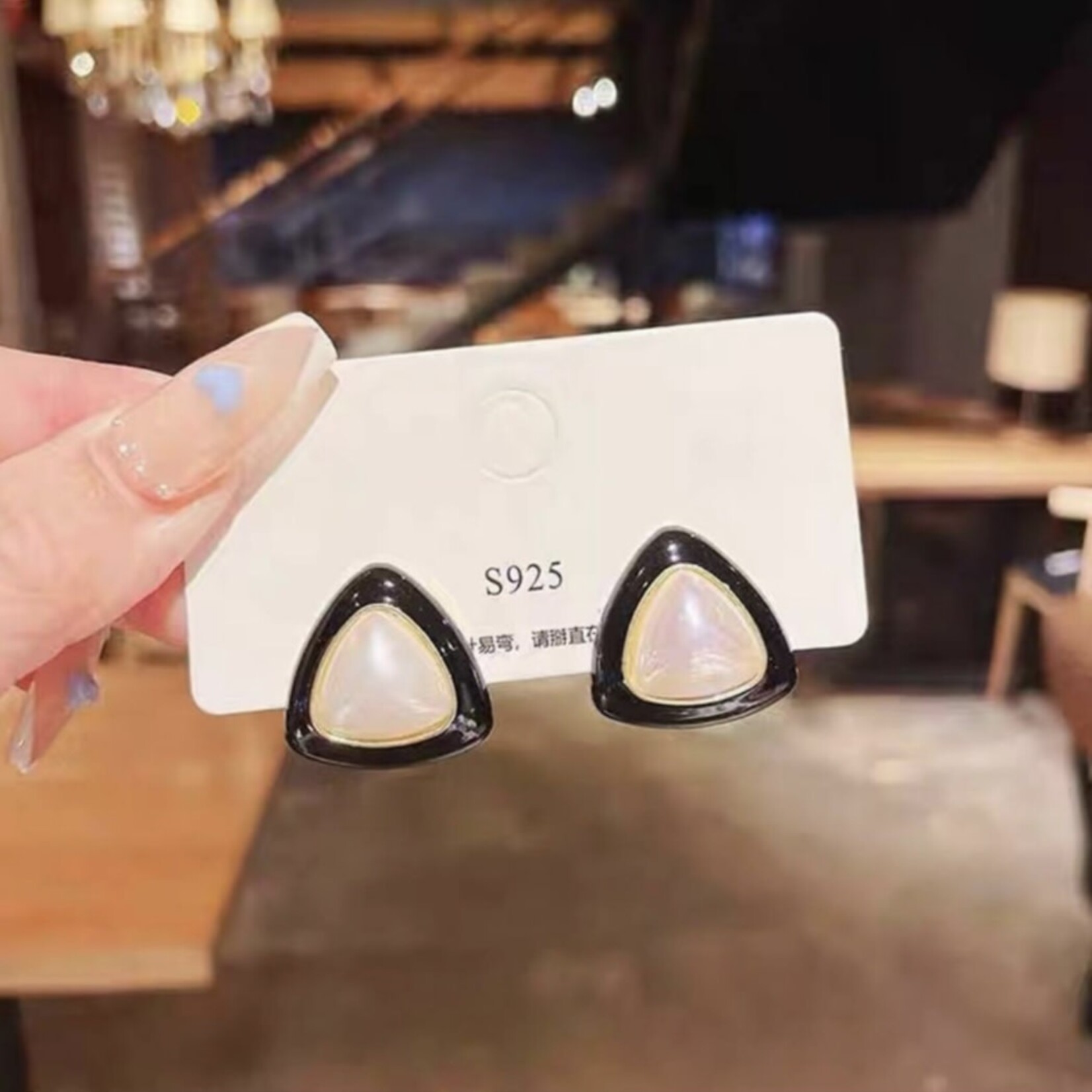 Black and White Seashell Pearl Earrings