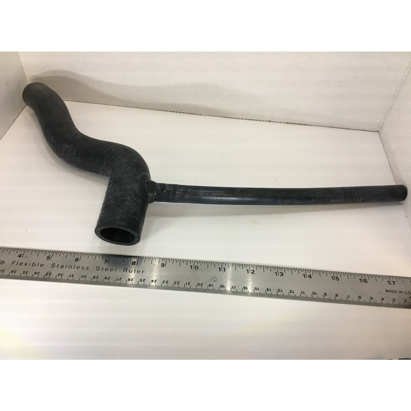 MGB 72-74 LOWER RAD HOSE | HORADGRH498