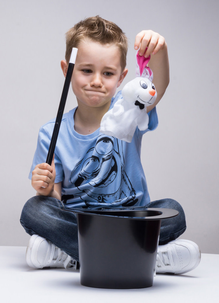 Thames & Kosmos Magic Hat with 35 Tricks