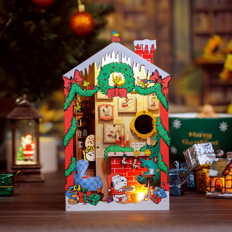 Peanuts Christmas House DIY Kit