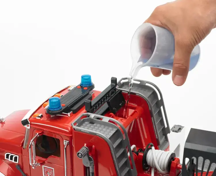 MACK Granite Fire engine with Water pump Bruder