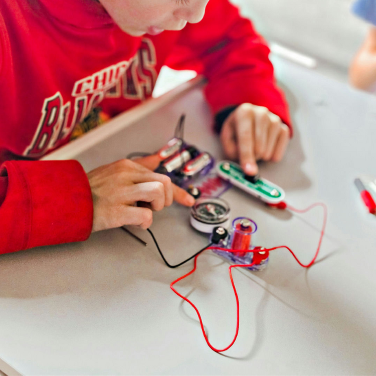 Snap Circuits® Magnet Fun Lab