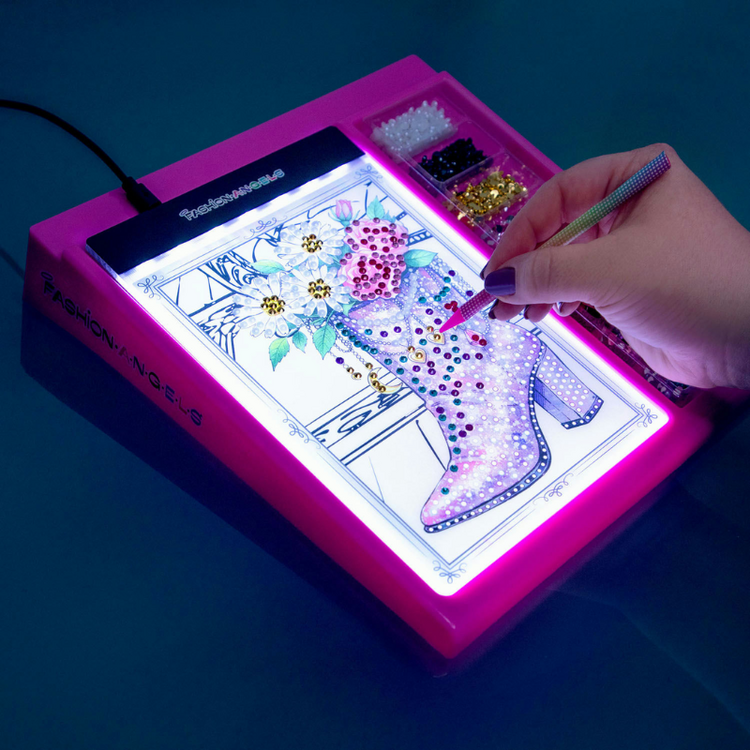 Crystalize it! Light-Up Fashion Studio ​
