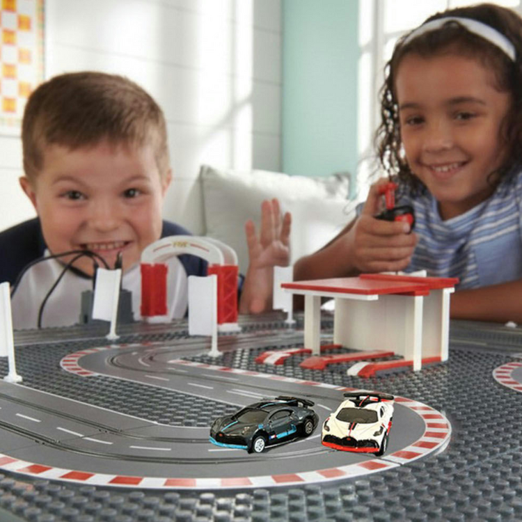 Turbo City Large track 2 Bugatti cars