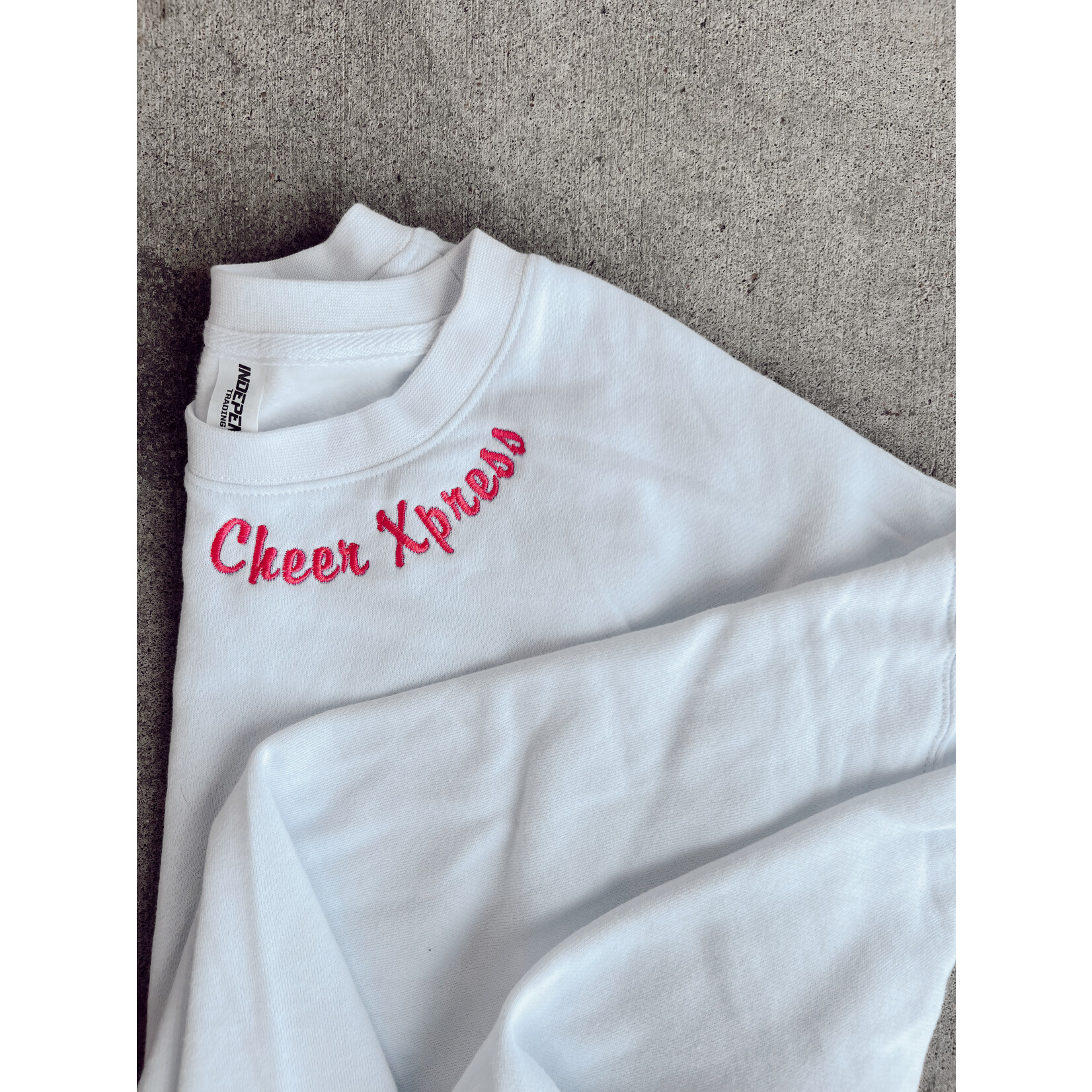 Embroidered Curved Neck CROPPED Crew