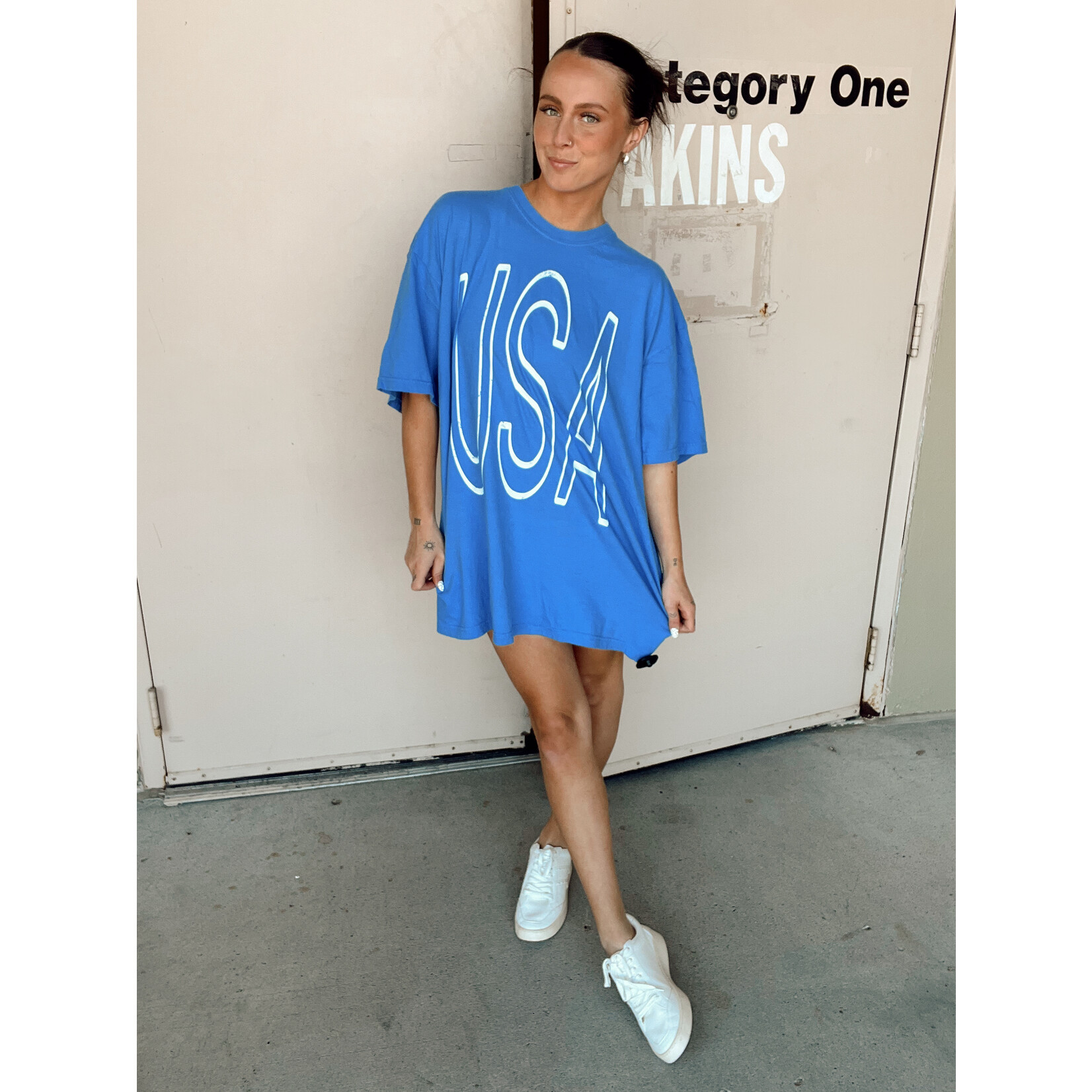 USA Distressed White Outline Tee