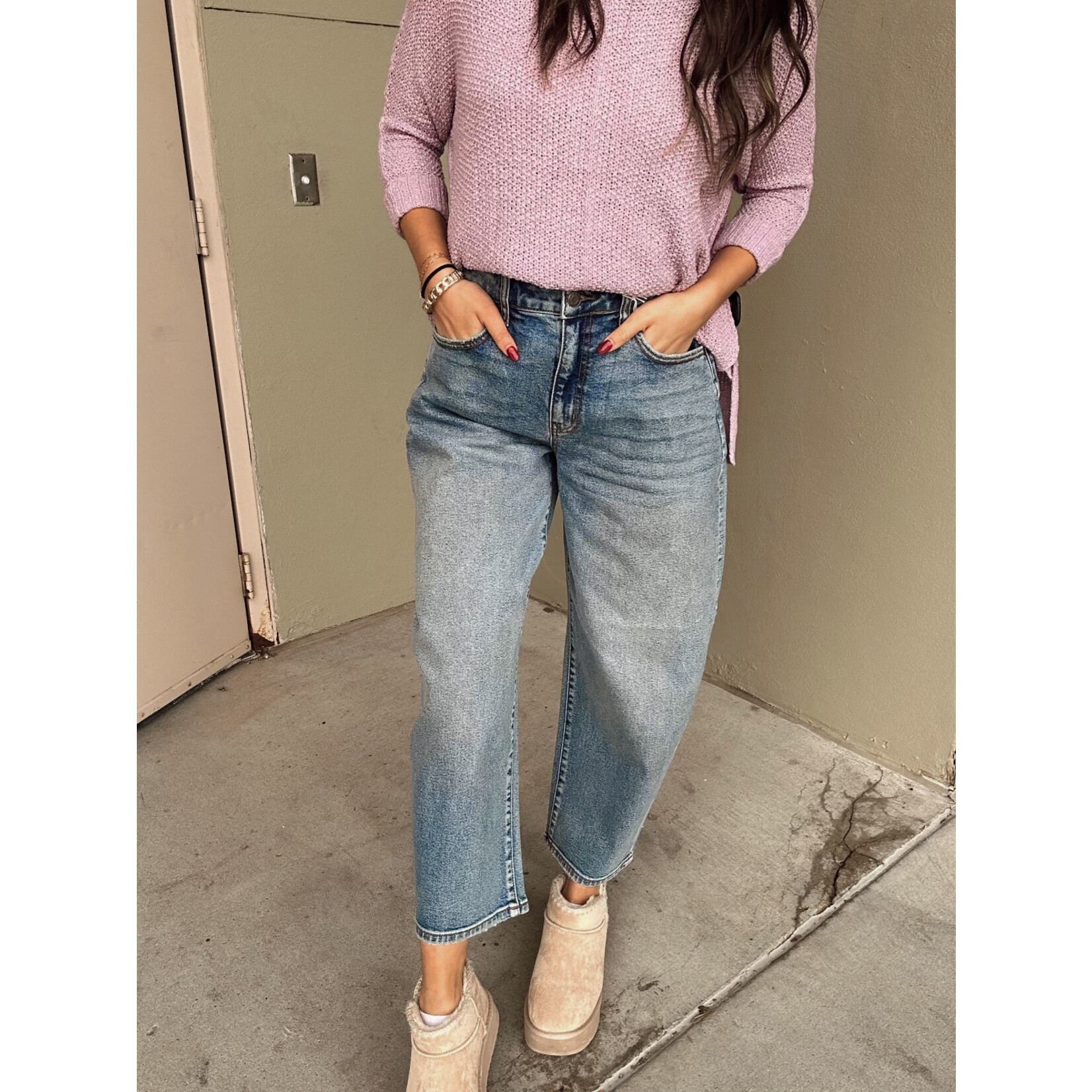 Rod Mid Waisted Barrel Leg Jean