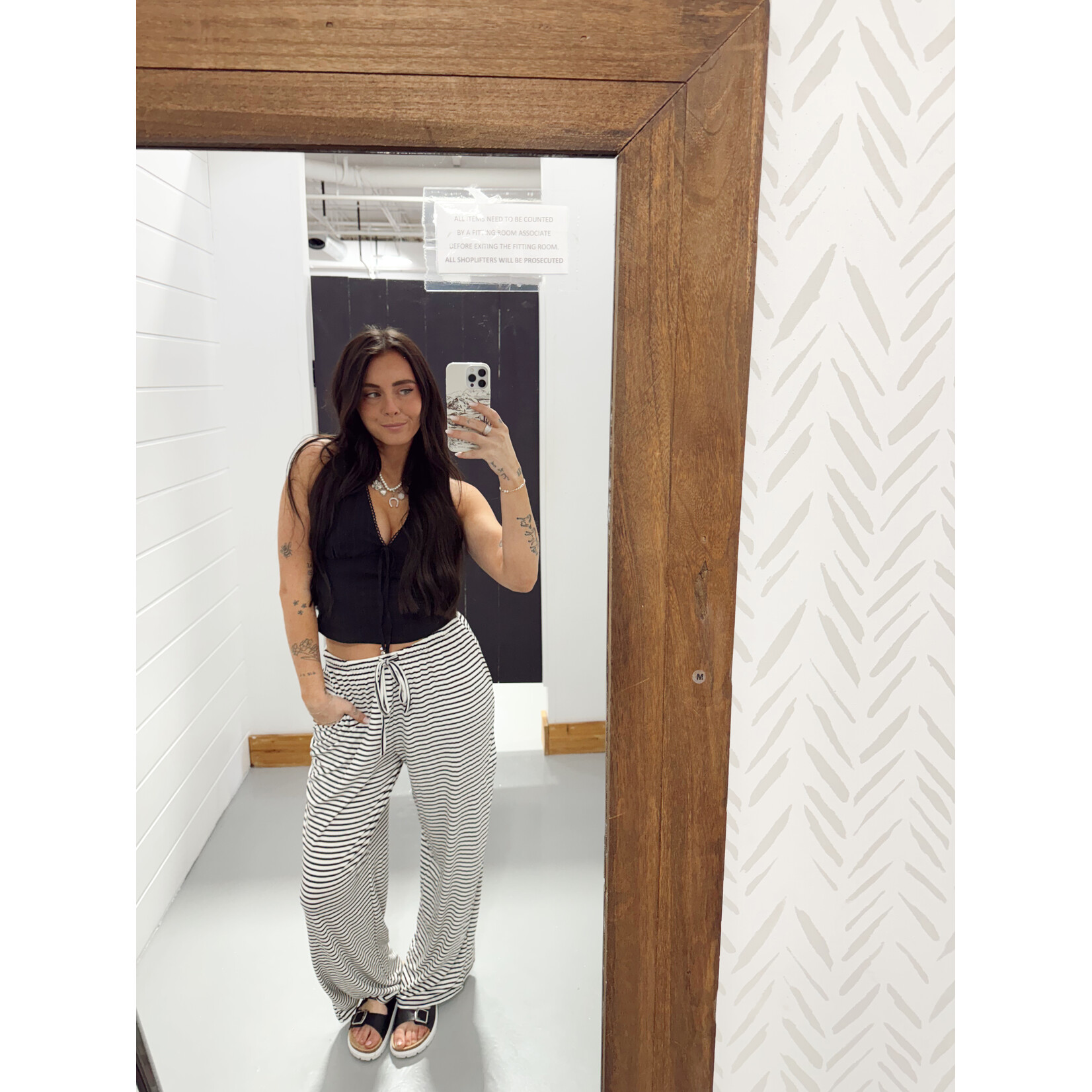 Sleeveless Scallop Trim V-neck Top