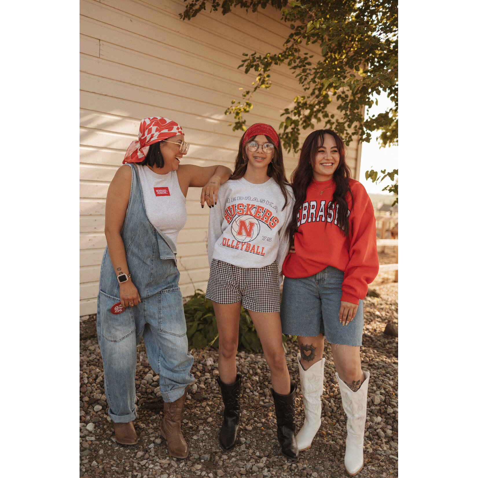 Gildan Huskers N Volleyball 1975 Crew