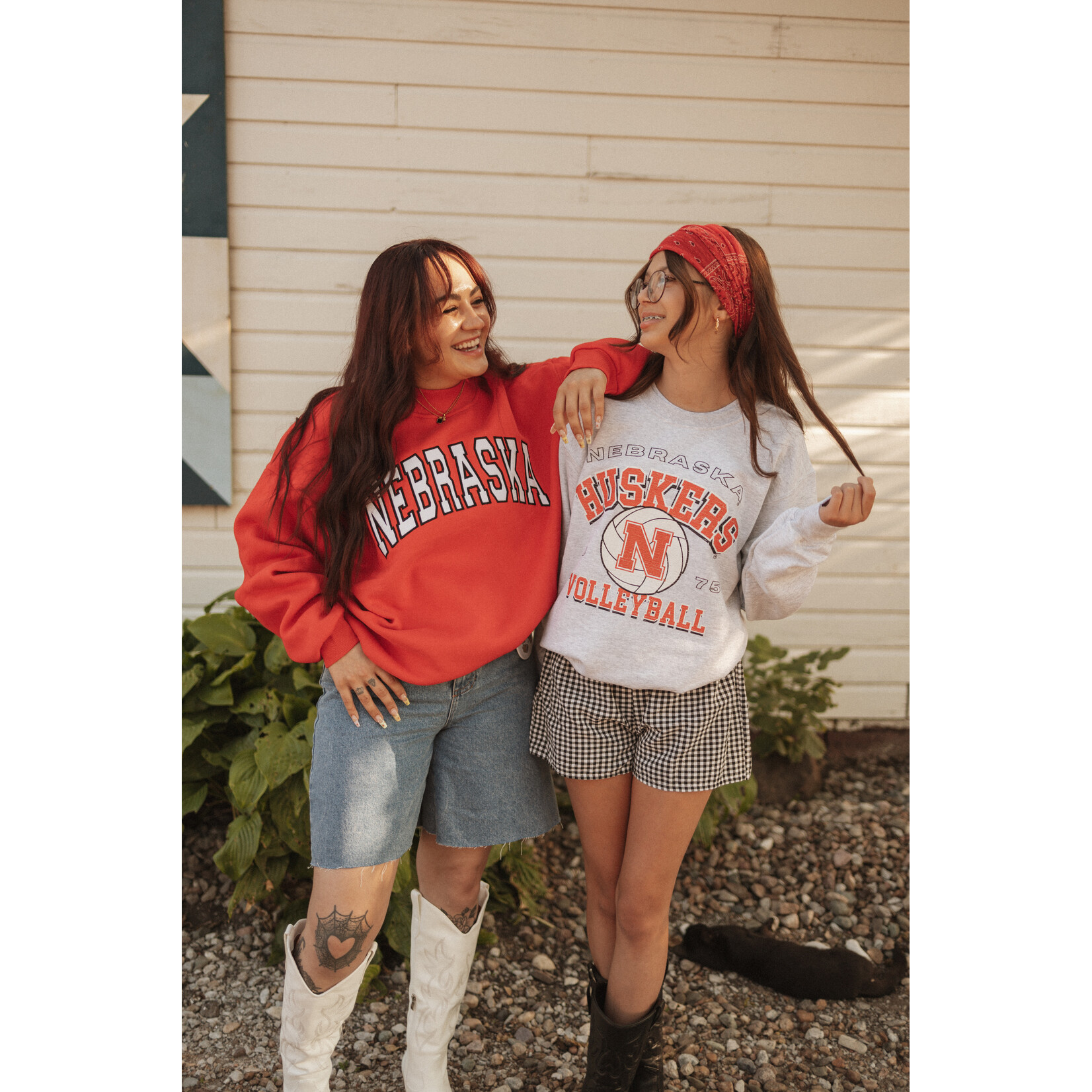 Gildan Huskers N Volleyball 1975 Crew