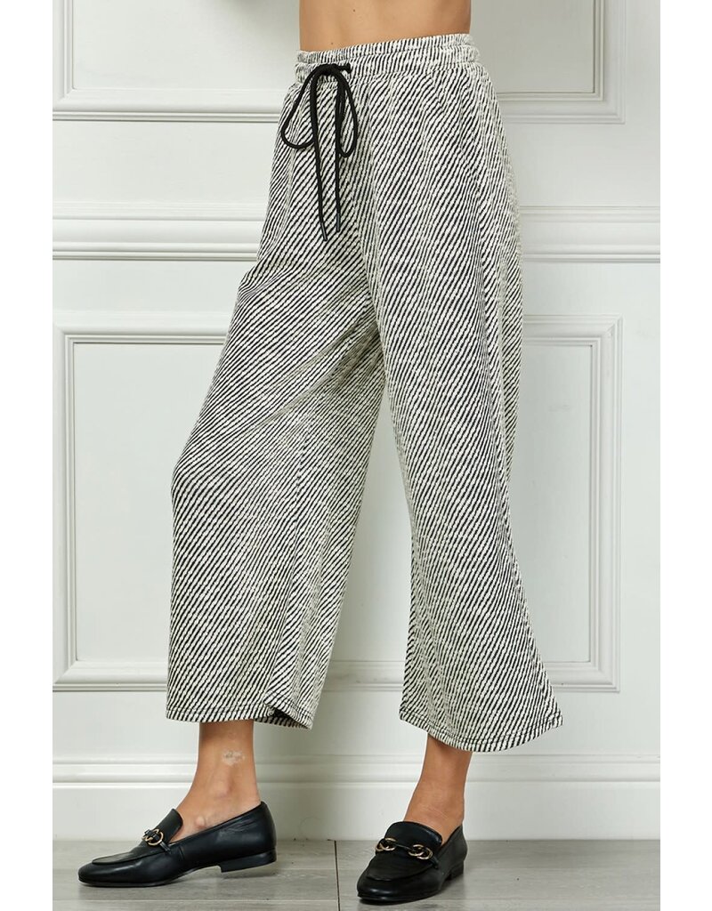 SEE AND BE SEEN DIAGONAL STRIPED CROPPED PANTS