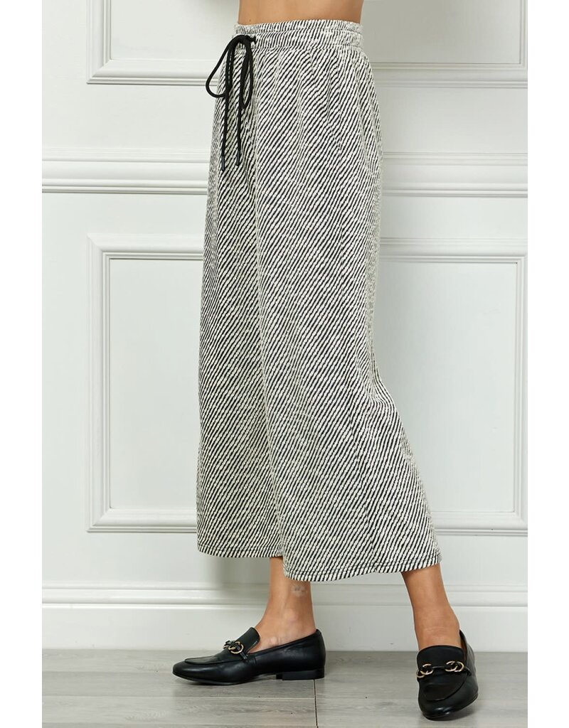 SEE AND BE SEEN DIAGONAL STRIPED CROPPED PANTS