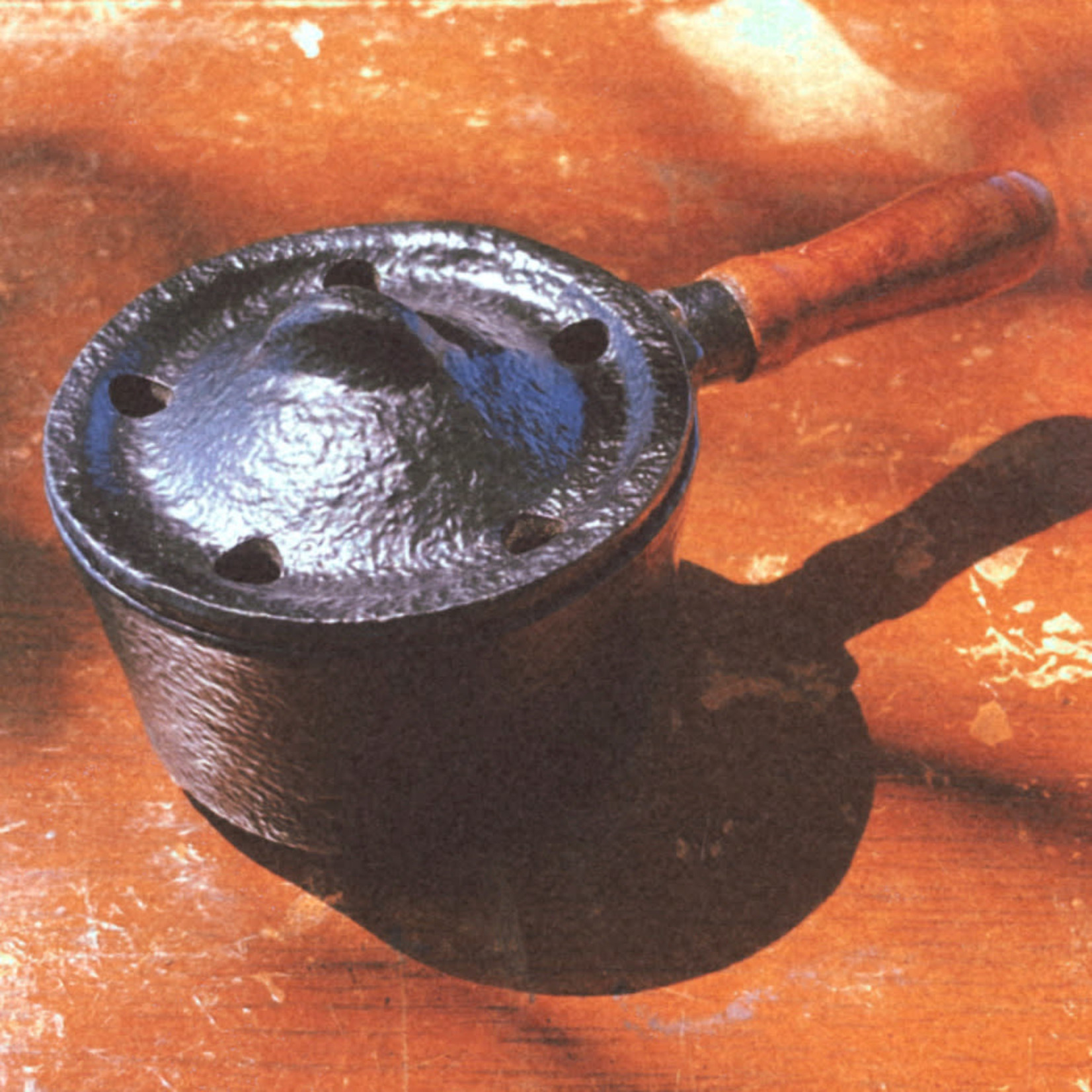 Benjamin International Cauldron Burner Pot Cast Iron with Handle