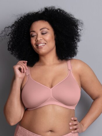 Experience wonderfully soft comfort. Anita Essentials Moulded Bralette 5405  is wire-free, ultra comfy and feminine. The foam cup inserts…