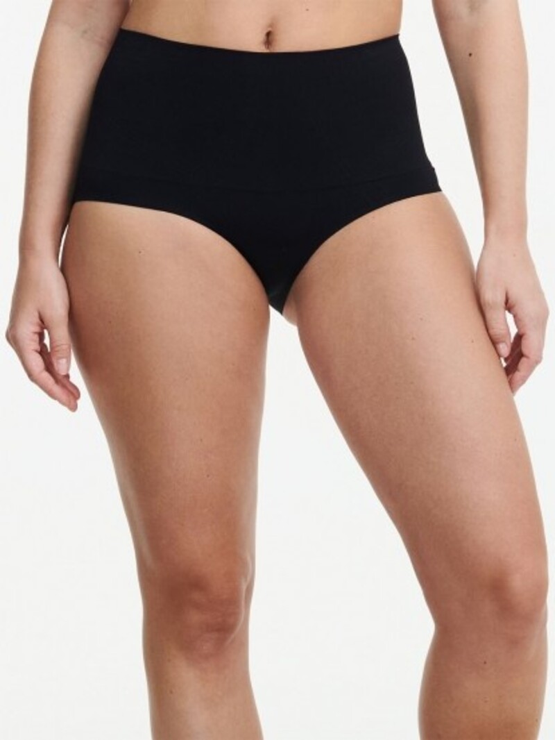 Chantelle Smooth Comfort Mid-Thigh Short #10U4 - In the Mood Intimates