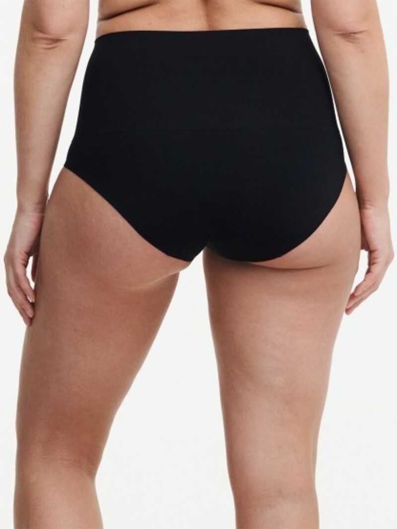 Chantelle Smooth Comfort High Waist Mid-Thigh Light Shaping Short