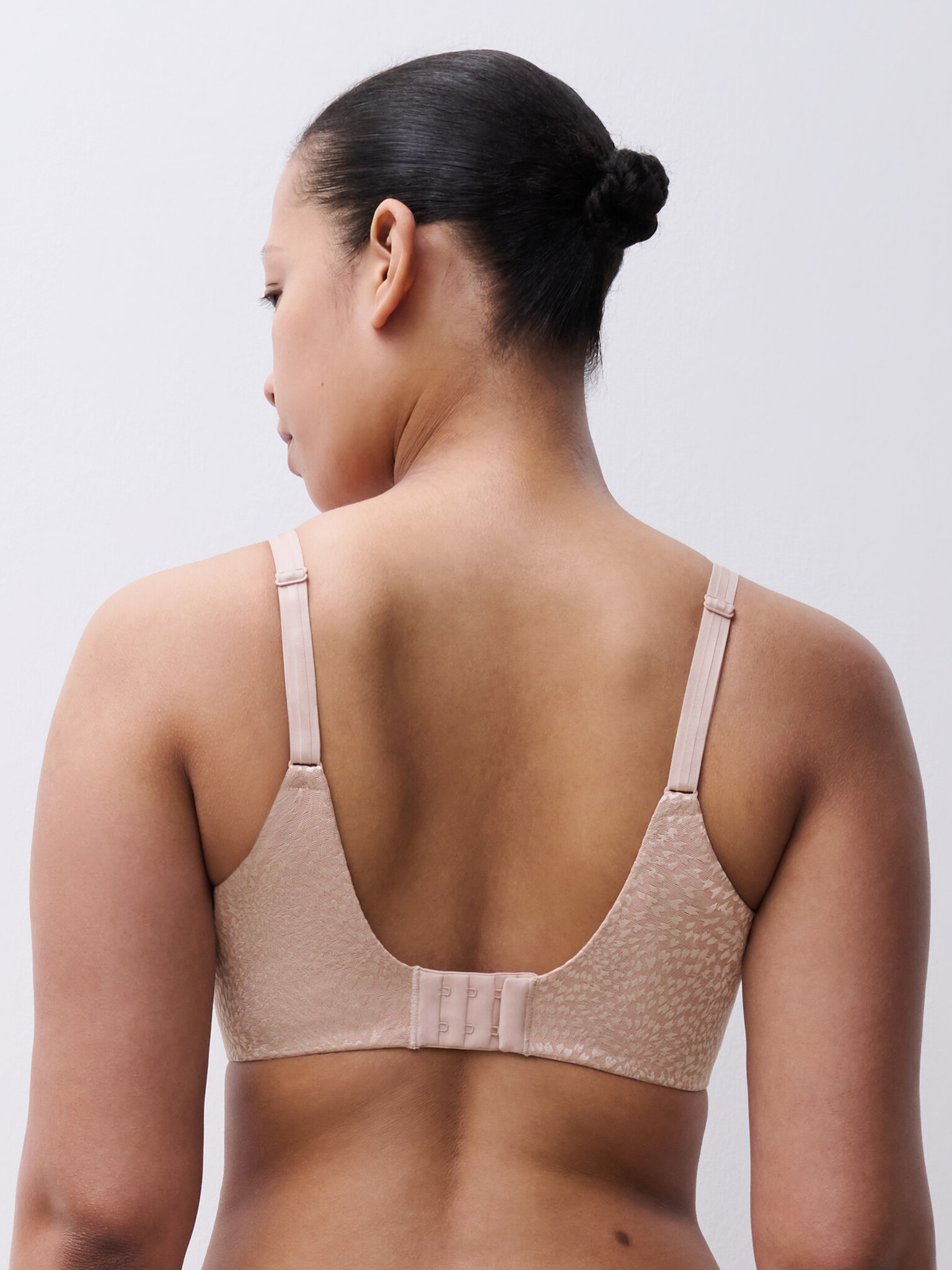Chantelle Magique Back Smoothing Minimizer Bra