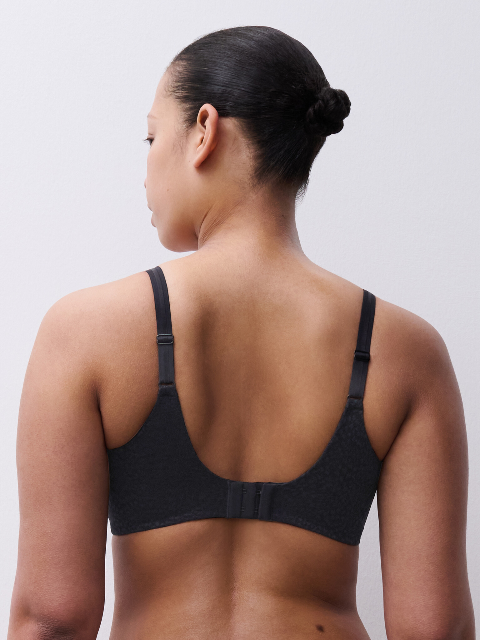 Chantelle Magique Back Smoothing Minimizer Bra