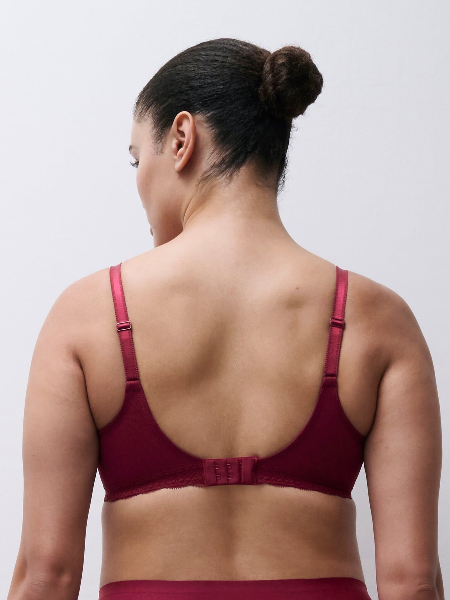 Chantelle Belle Unlined Plunge Fashion Underwire Bra