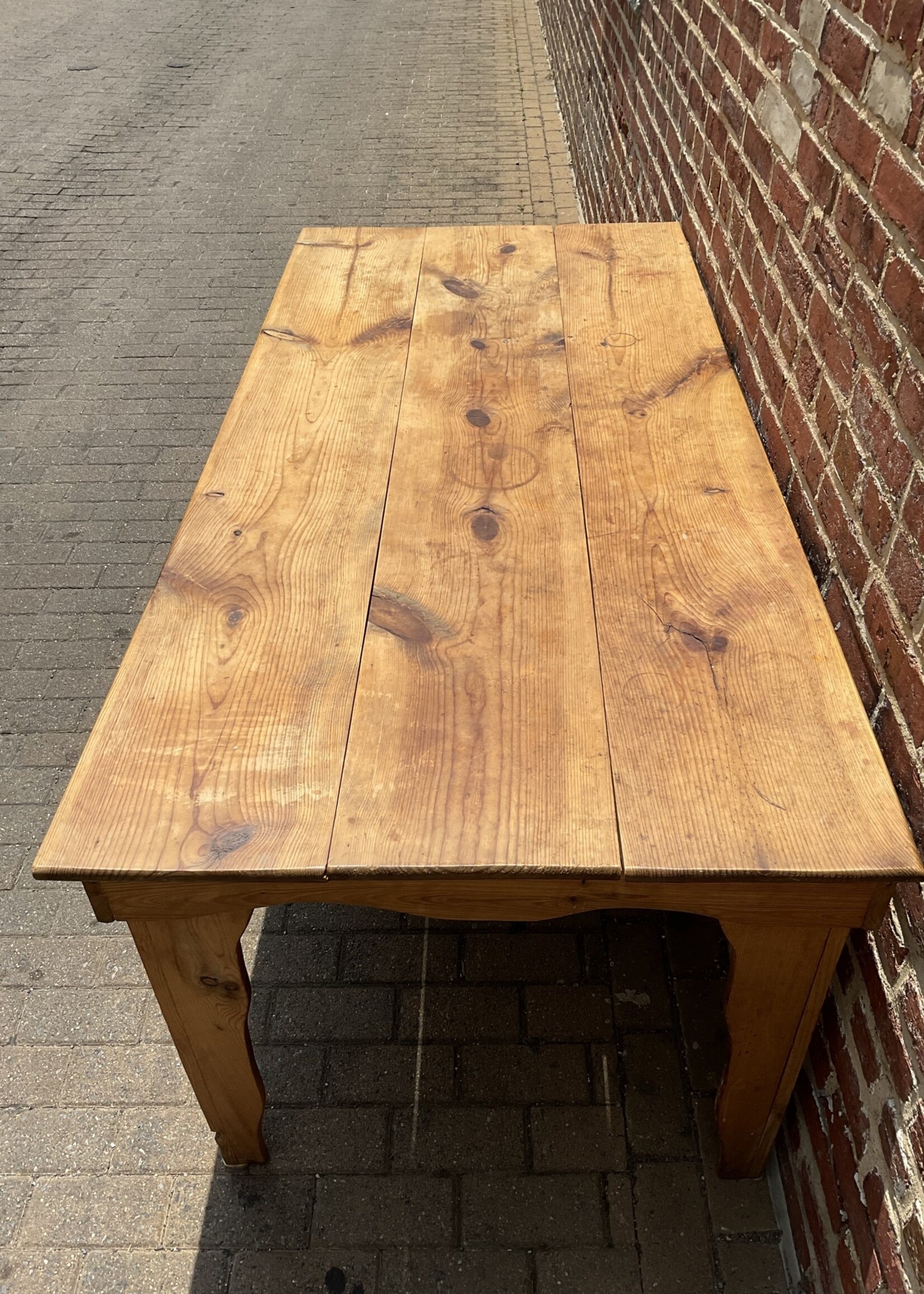 GOODWOOD Knotty Pine Table