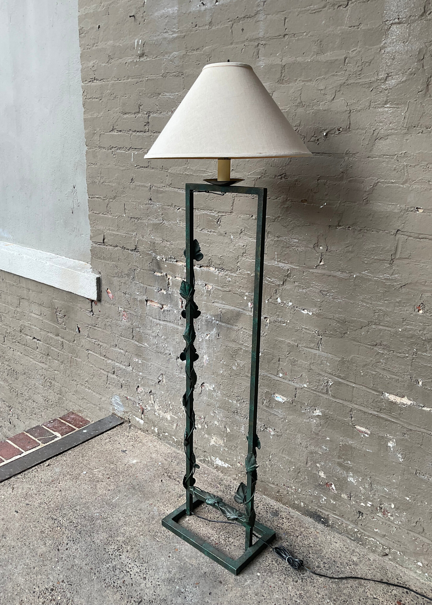 GOODWOOD Metal Floor Lamp with Ivy