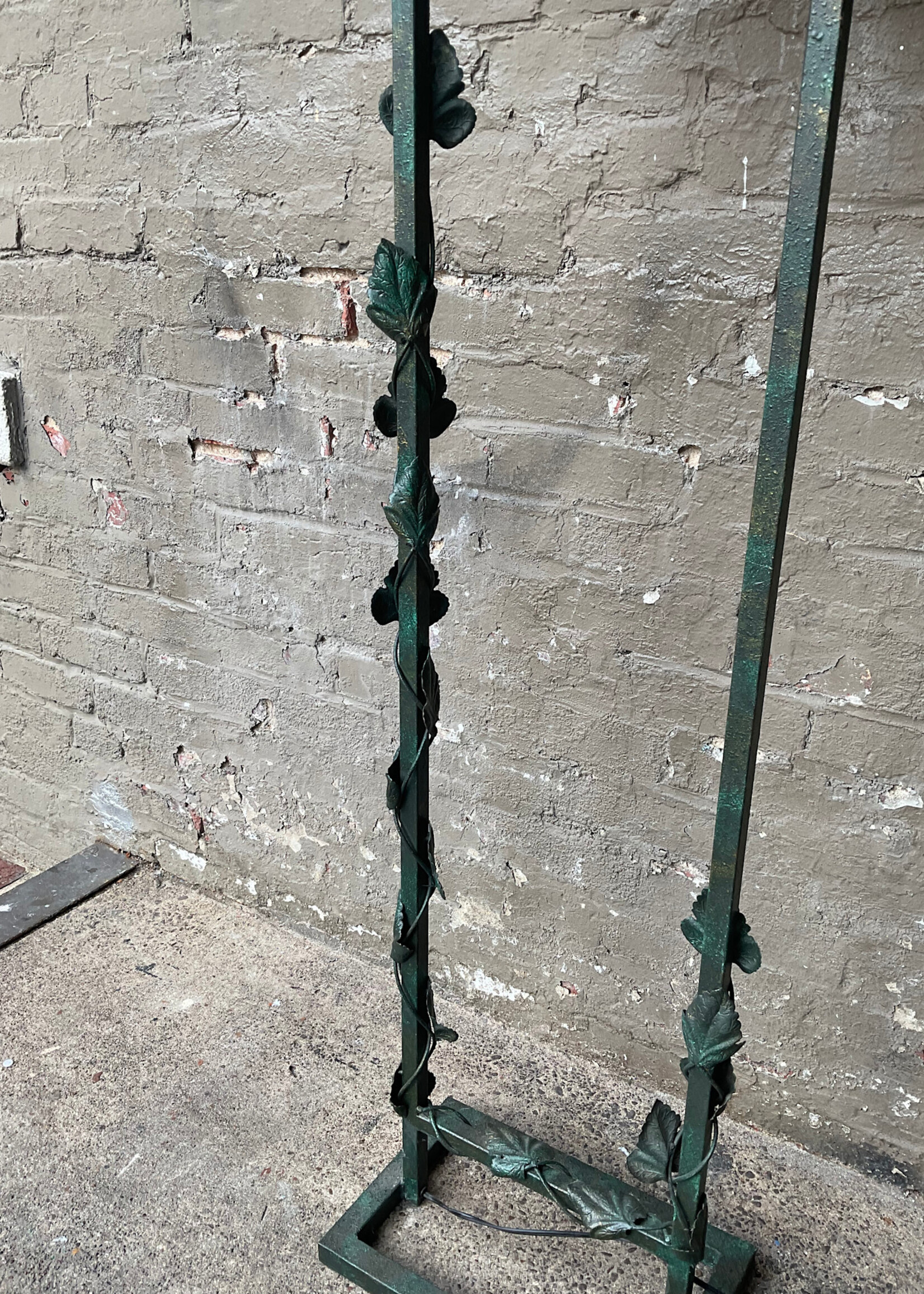 GOODWOOD Metal Floor Lamp with Ivy