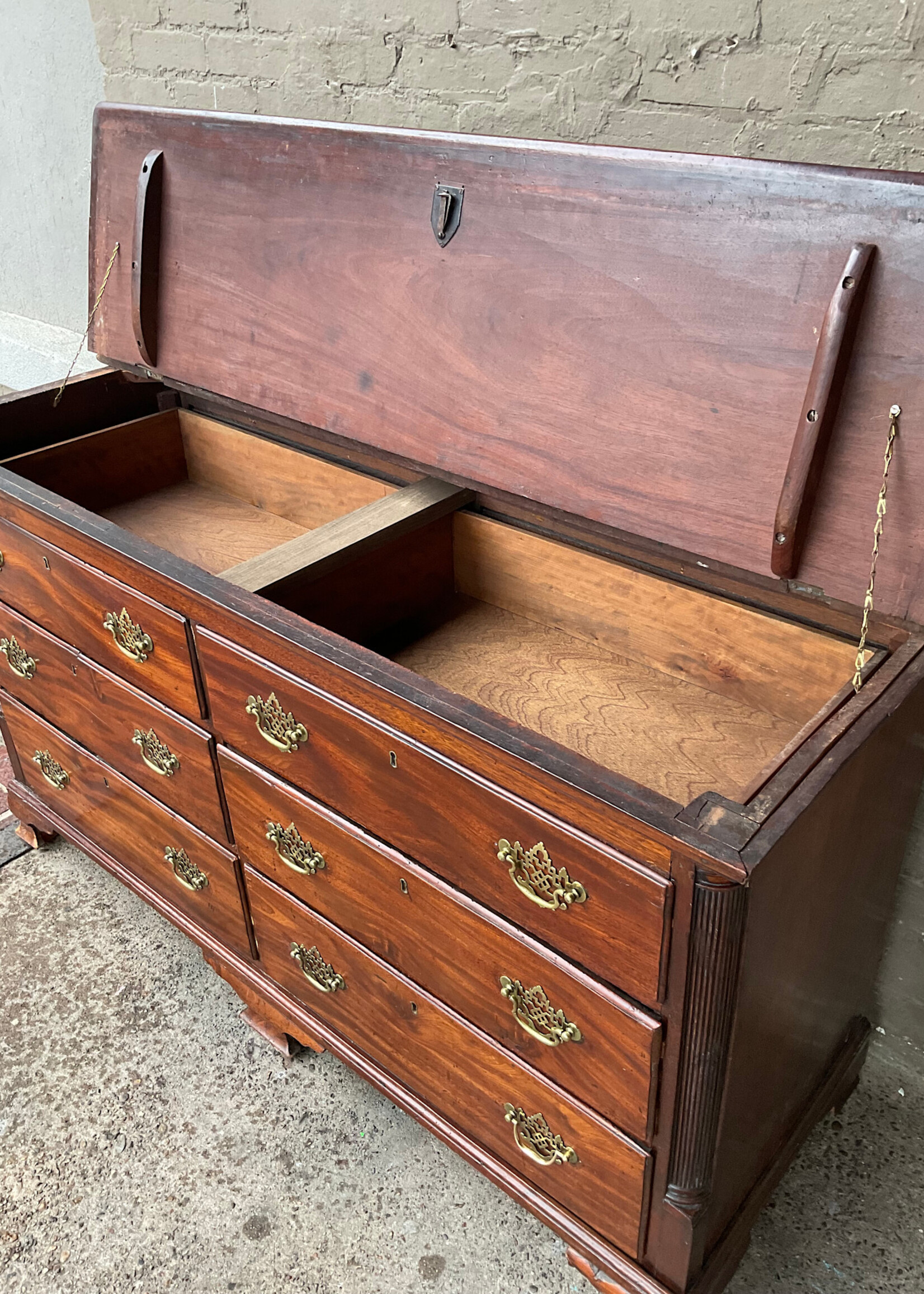 GOODWOOD Antique Lift Top Dresser