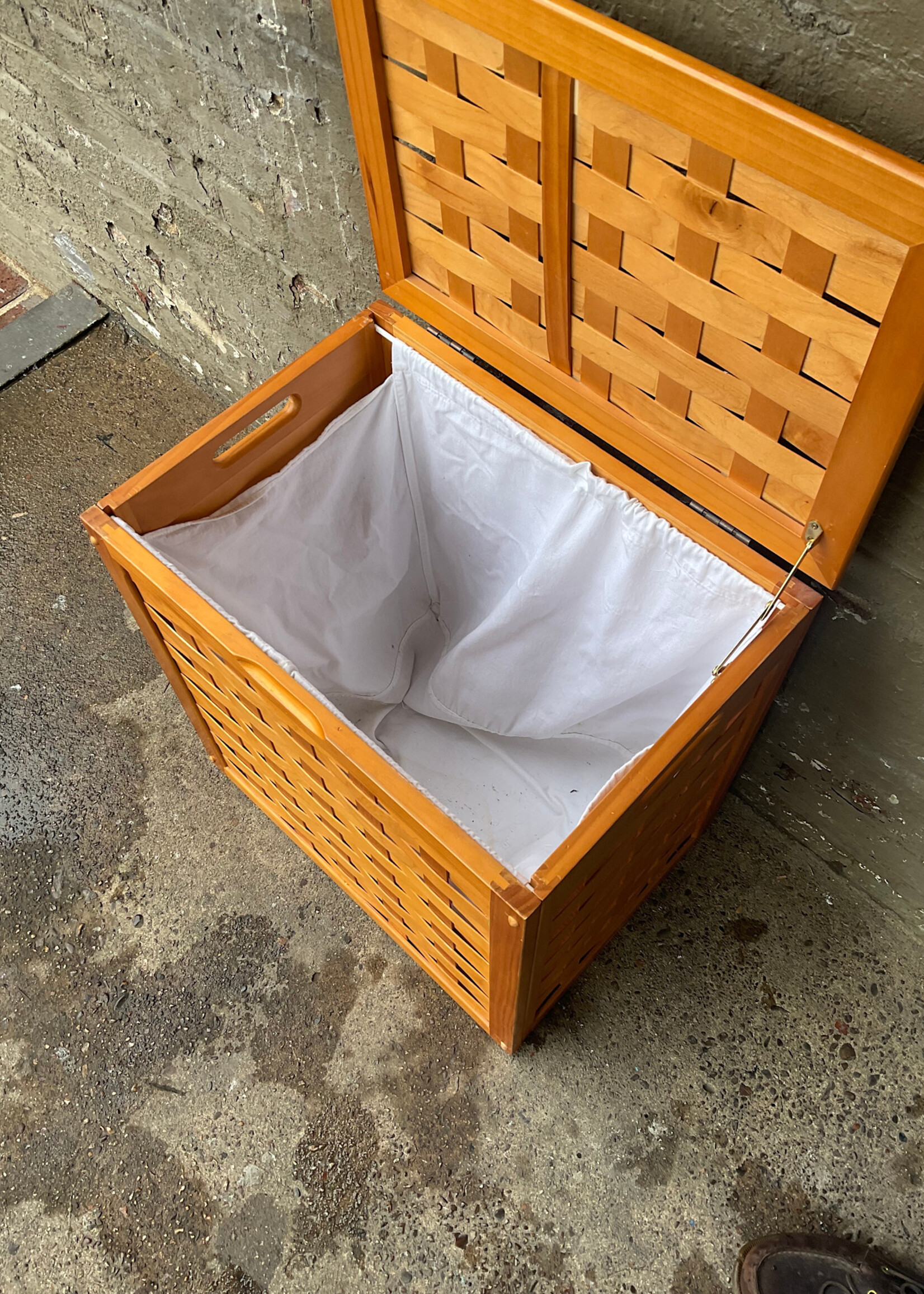 GOODWOOD Split Wood Hamper