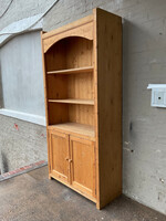 GOODWOOD Scrubbed Pine Hutch