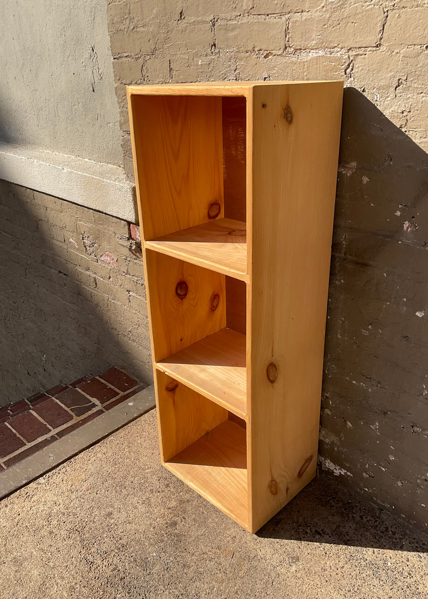 GOODWOOD Pine Bookshelf