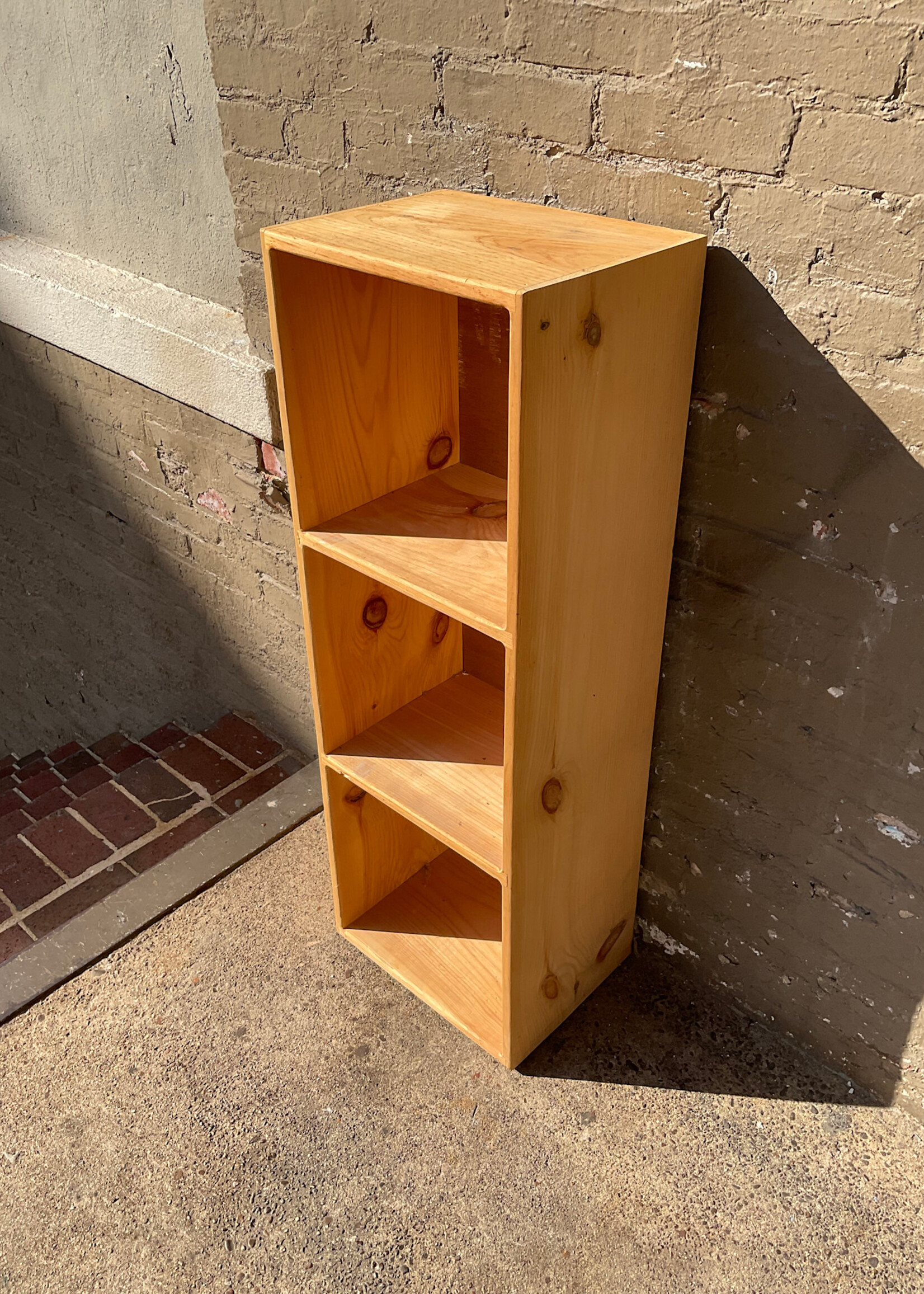 GOODWOOD Pine Bookshelf