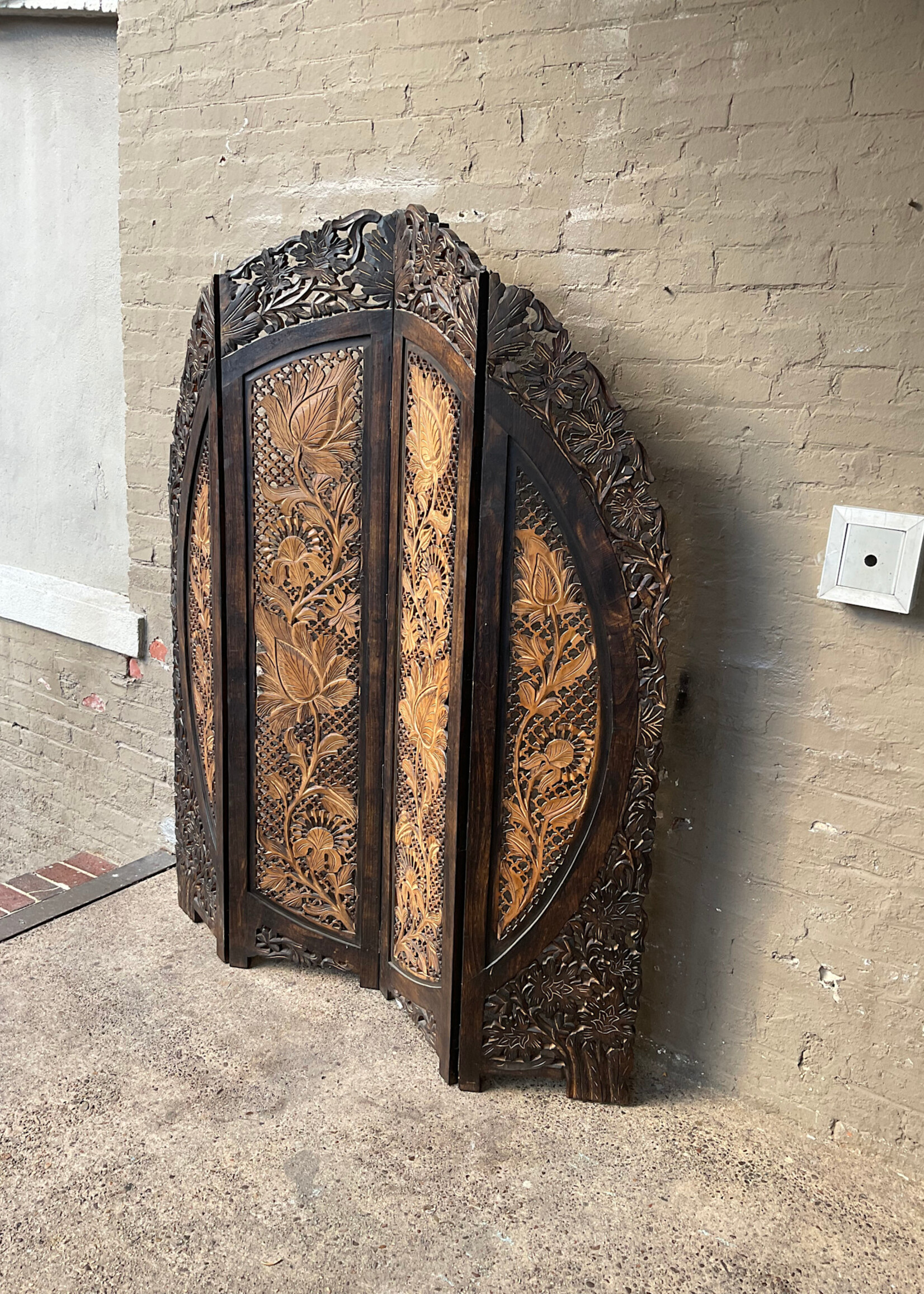 GOODWOOD Carved Wood Screen